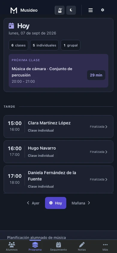 Agenda de Musideo en una pantalla móvil con modo oscuro y nombres ficticios